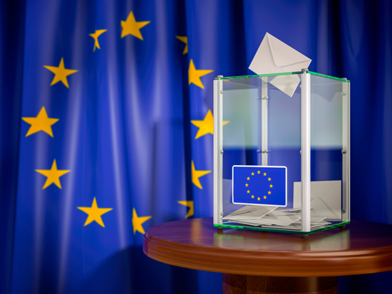 Urne en verre avec drapeau de l'Union Européenne