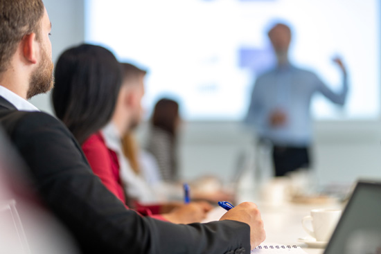 Réunion avec plusieurs personnes