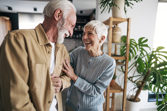 Couple de retraités heureux
